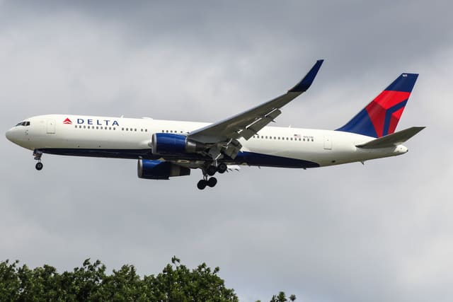 N1611B - Twin-engine aircraft