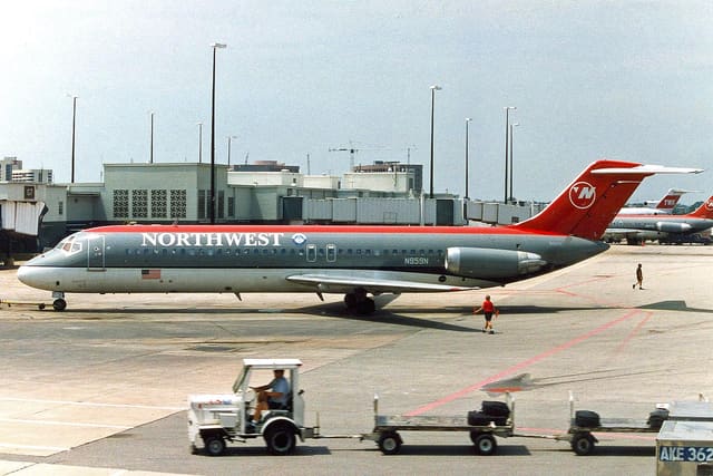 N959N - Twin-engine aircraft