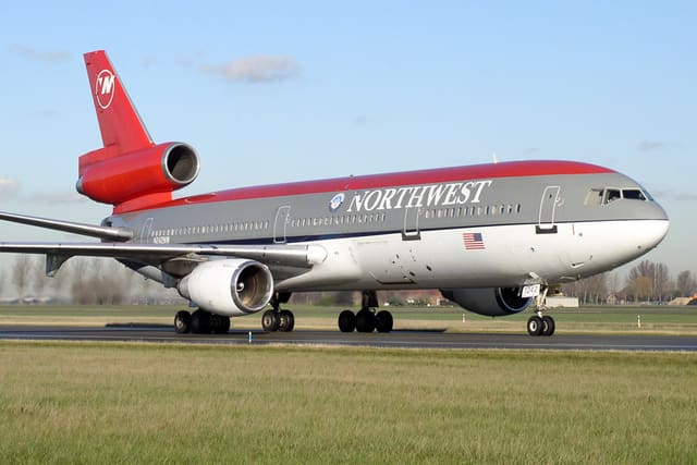 N242NW - Douglas