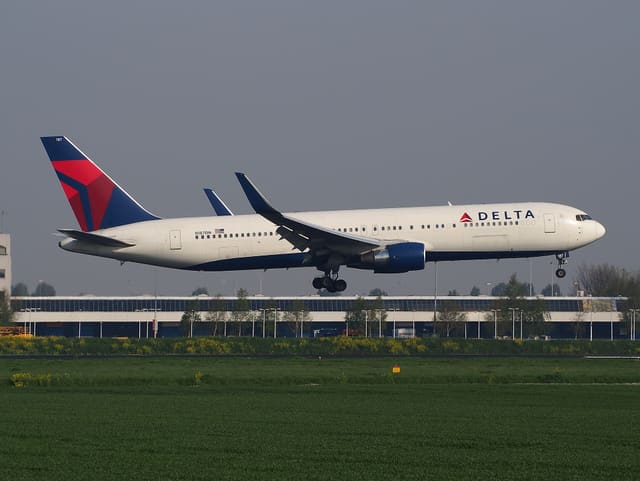 N187DN - Twin-engine aircraft