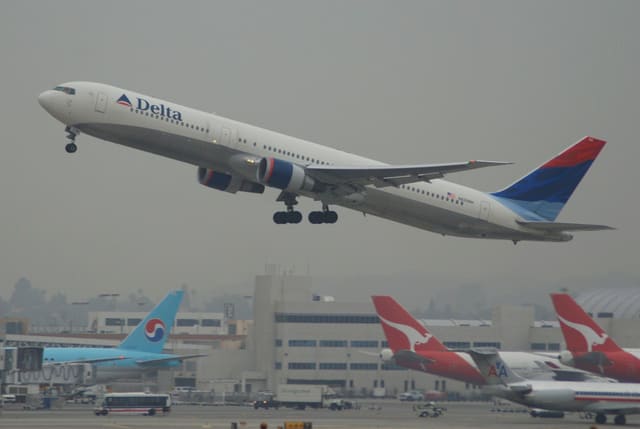 N835MH - Twin-engine aircraft