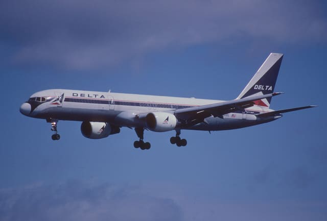 N660DL - Twin-engine aircraft
