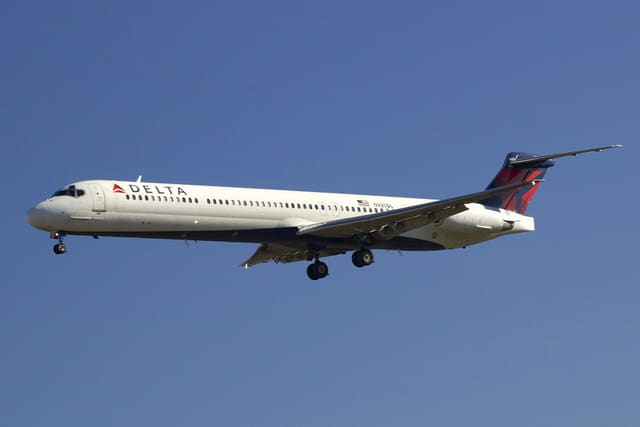 N920DL - Twin-engine aircraft