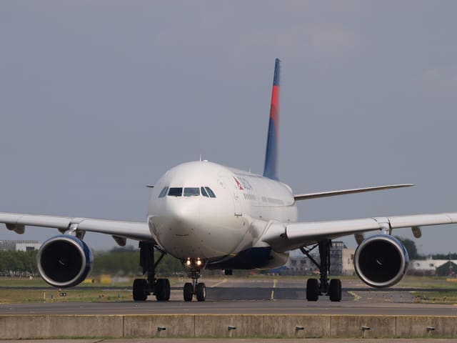 N851NW - Twin-engine aircraft