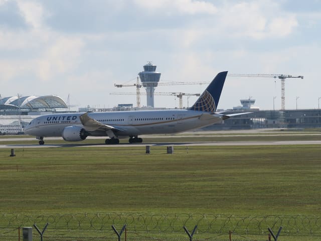 N38950 - Twin-engine aircraft