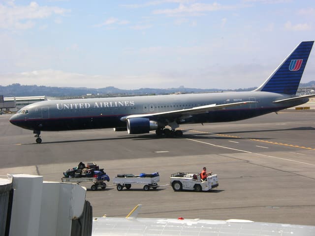 N667UA - Boeing