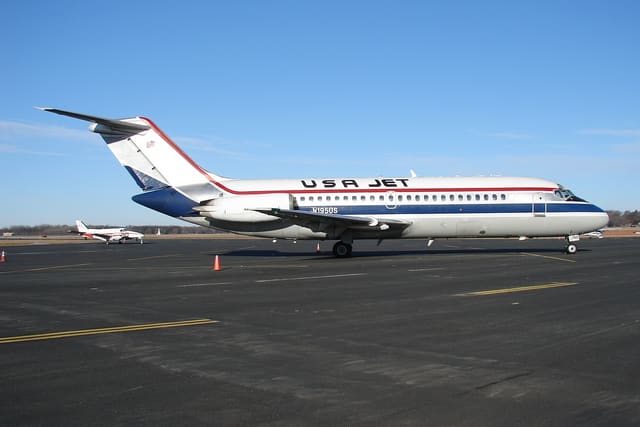 N195US - Twin-engine aircraft
