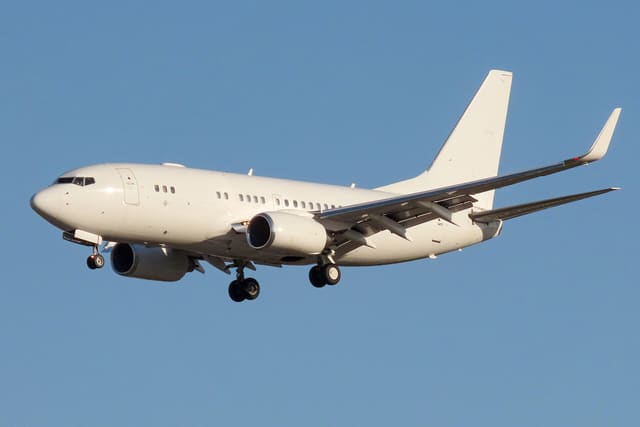 N7777Q - Twin-engine aircraft