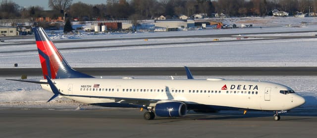 N887DN - Twin-engine aircraft