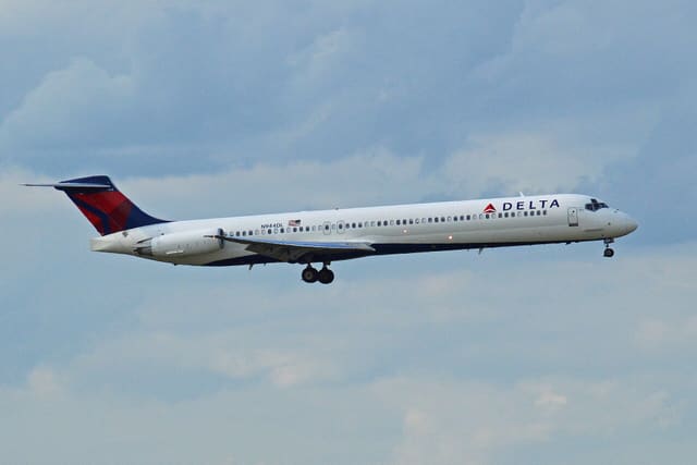 N944DL - Twin-engine aircraft