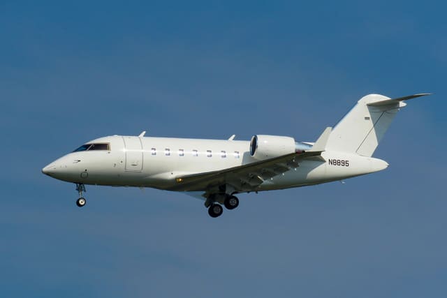 N8895 - Business jet