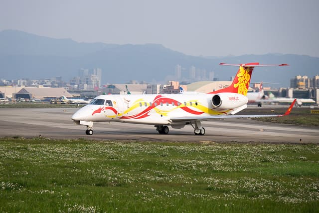 N688JC - Embraer