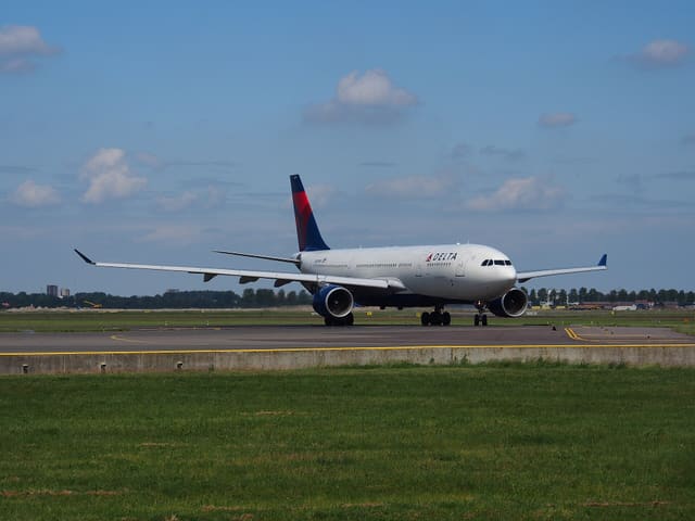 N857NW - Twin-engine aircraft