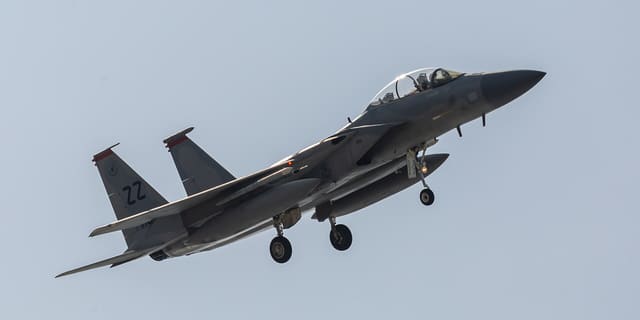  - Twin-engine aircraft