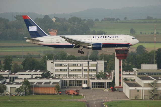 N252AU - Twin-engine aircraft