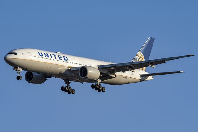 N229UA - Twin-engine aircraft