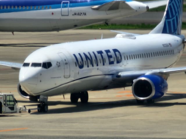 N33264 - Twin-engine aircraft