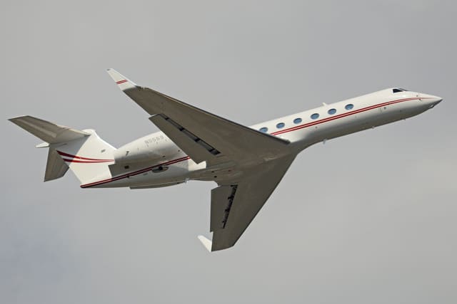N5569 - Business jet