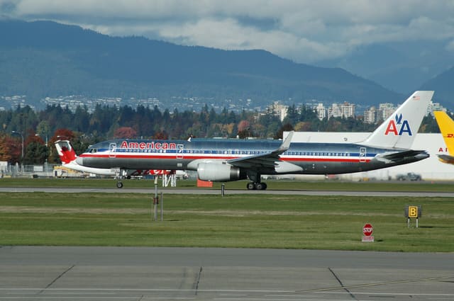 N693AA - Twin-engine aircraft
