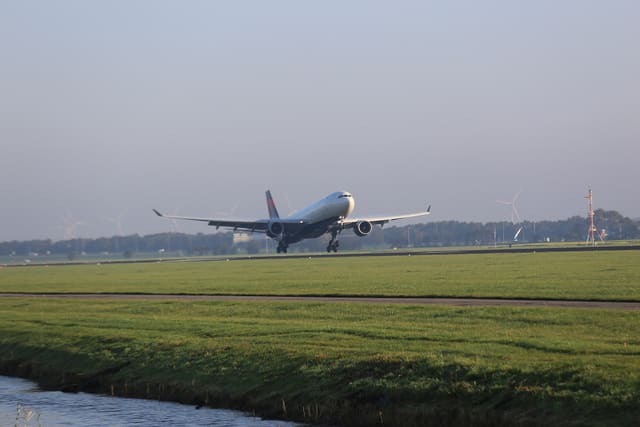 N815NW - Twin-engine aircraft