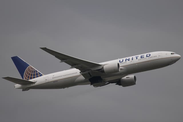 N227UA - Twin-engine aircraft