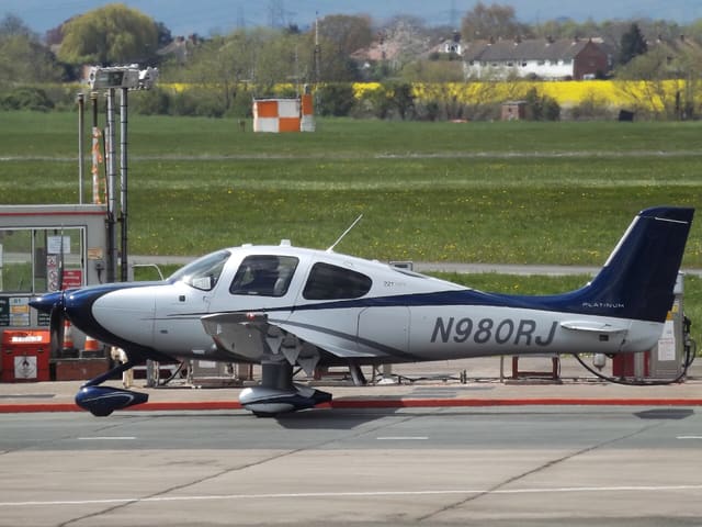 N980RJ - Cirrus