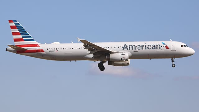 N914UY - Twin-engine aircraft