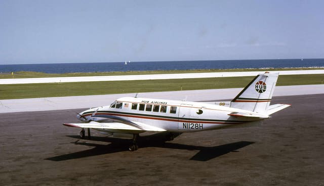N1128H - Twin-engine aircraft