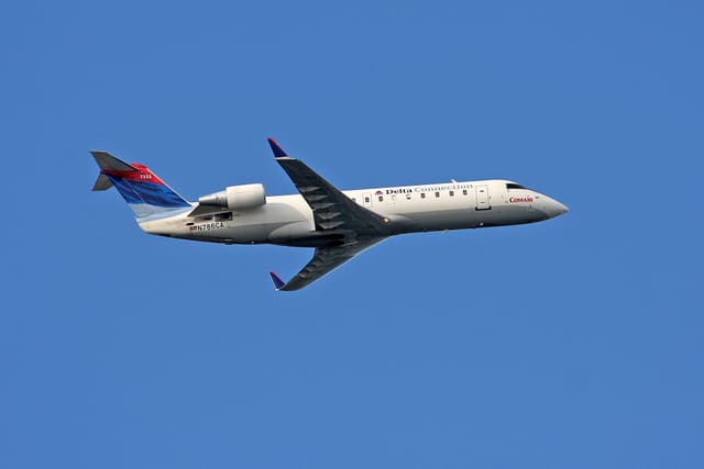N786CA - Twin-engine aircraft