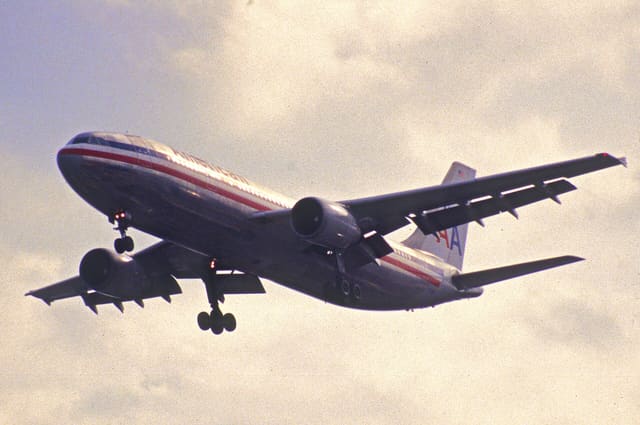 N7062A - Twin-engine aircraft