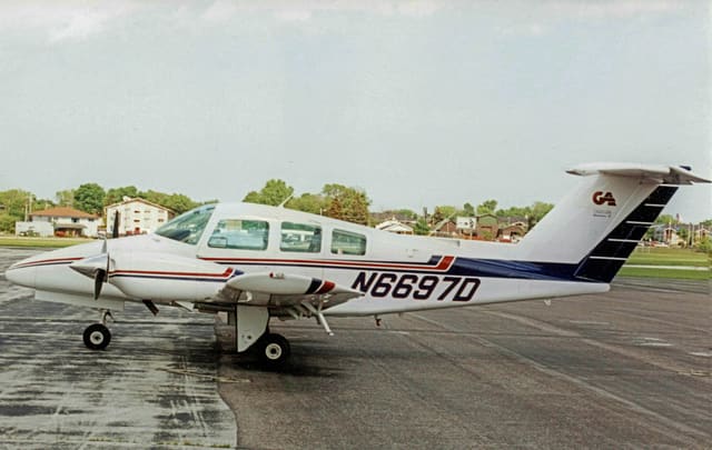 N6697D - Twin-engine aircraft