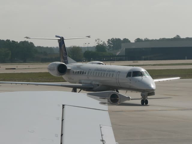 N16911 - Twin-engine aircraft