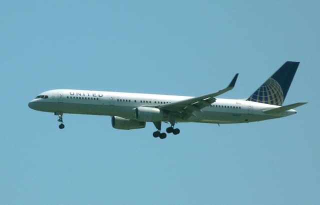 N48127 - Twin-engine aircraft