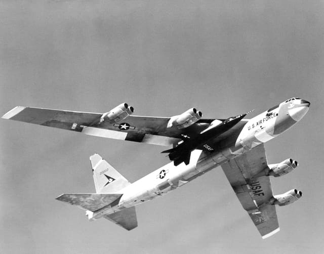  - Twin-engine aircraft