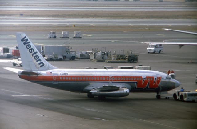 N4519W - Twin-engine aircraft