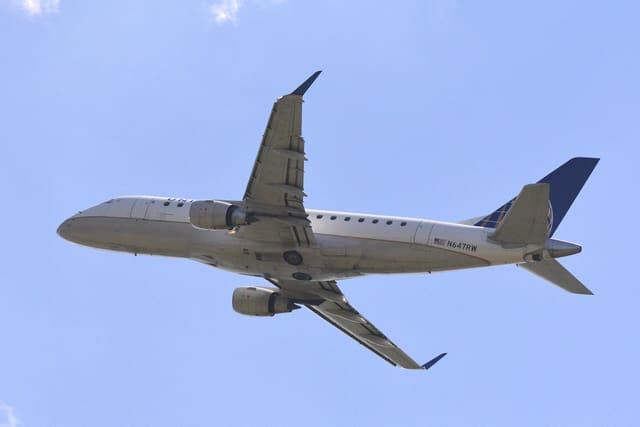 N647RW - Embraer