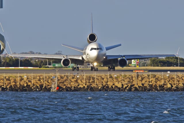 N271UP - Douglas