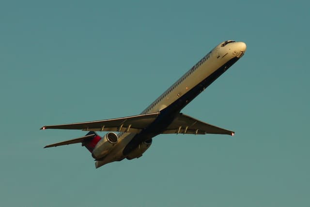 N960DN - Twin-engine aircraft
