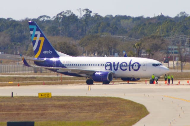 N701VL - Twin-engine aircraft