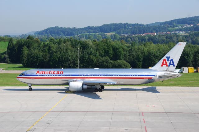 N393AN - Twin-engine aircraft