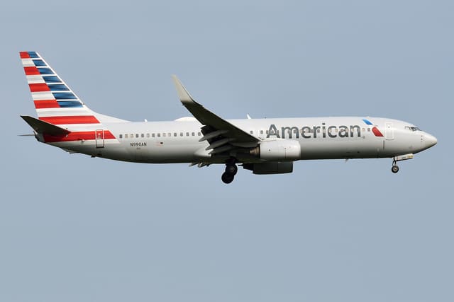 N990AN - Twin-engine aircraft