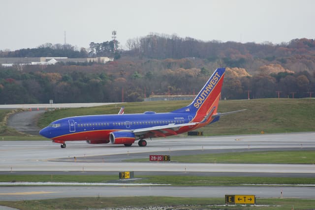 N932WN - Twin-engine aircraft