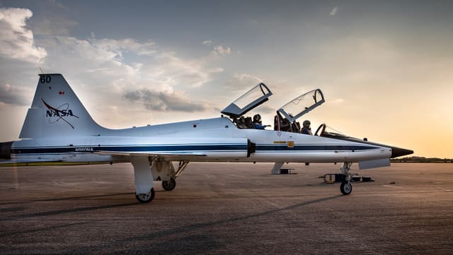N960NA - Twin-engine aircraft