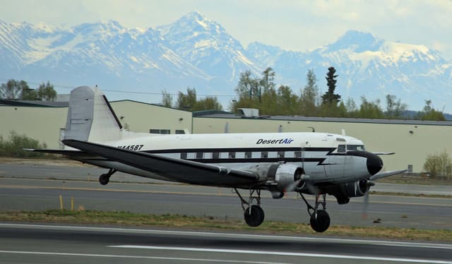 N44587 - Twin-engine aircraft