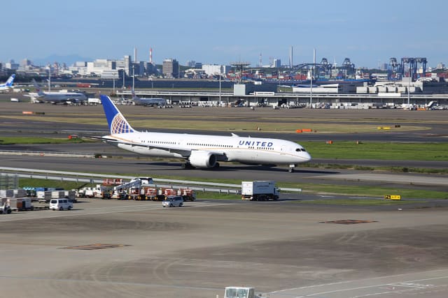 N17963 - Twin-engine aircraft