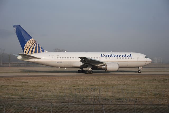N68160 - Twin-engine aircraft