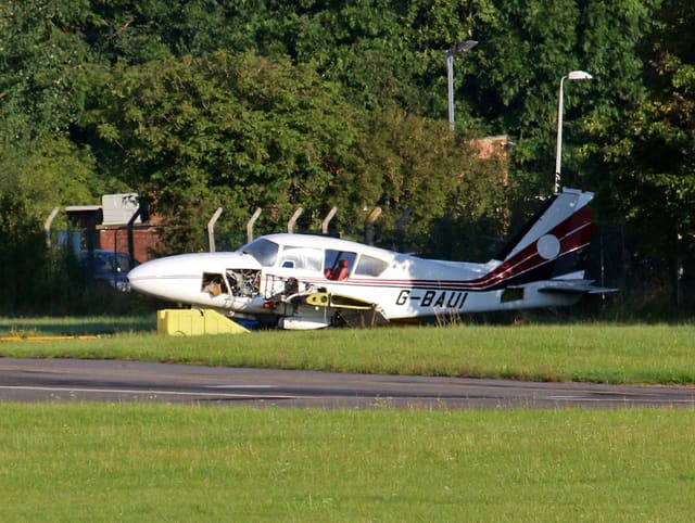 G-BAUI - Twin-engine aircraft