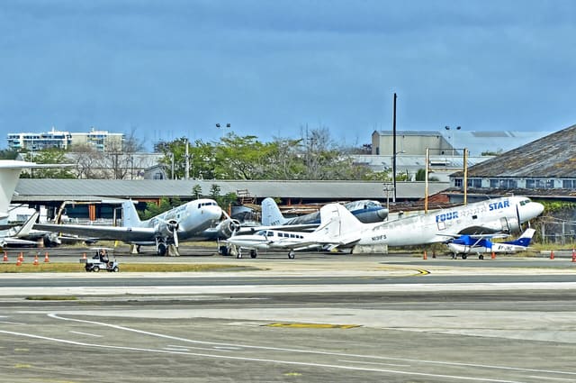 N131FS - Twin-engine aircraft