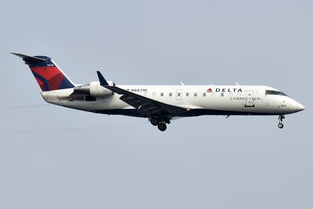 N8839E - Twin-engine aircraft