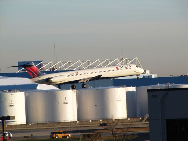 N910DL - Twin-engine aircraft
